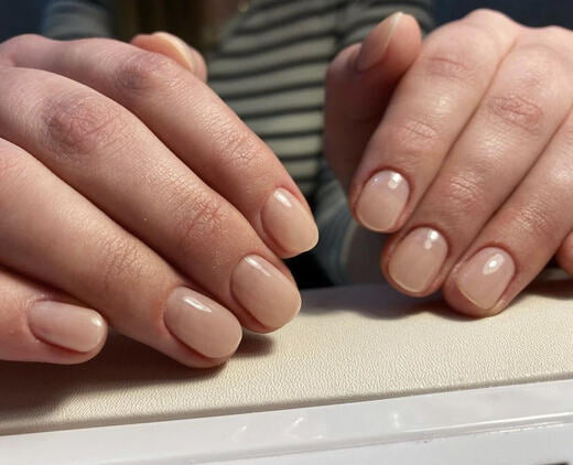 Difference-Between-Gel-and-Acrylic-Nail-Extensions