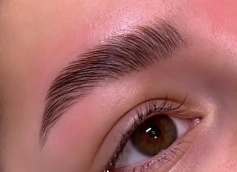 example of redness after brow lamination