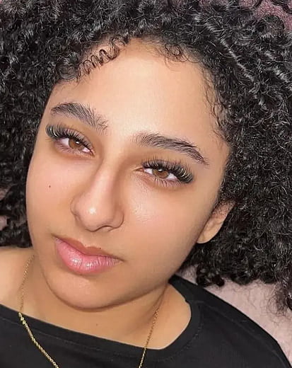 example of hybrid cat eye lashes