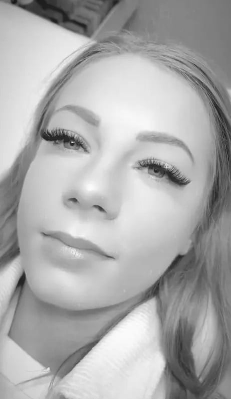 example of eyelash extensions hybrid cat eye