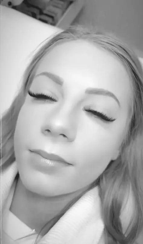 example of natural hybrid cat eye lashes