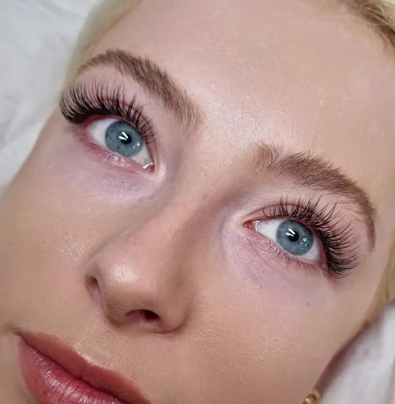 example of classic full set lashes