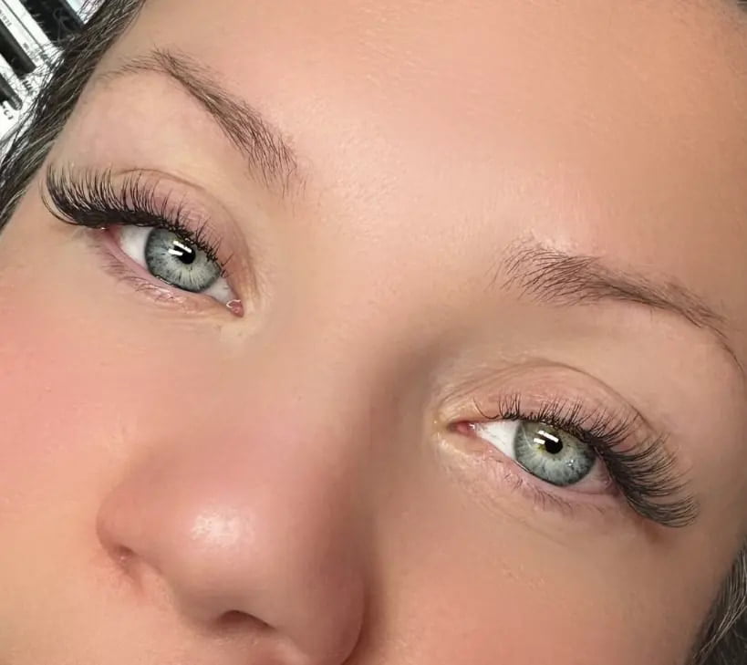 example of classic set lashes