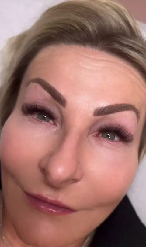 example of eyelash color