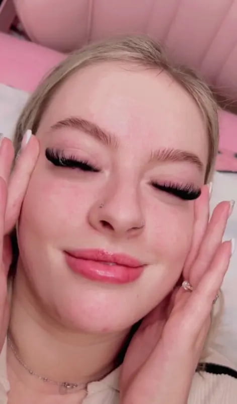 example of russian volume with little glitter