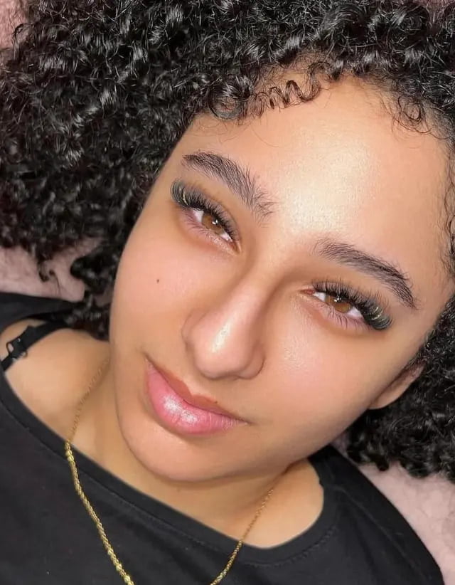 example of wispy cat eye glitter