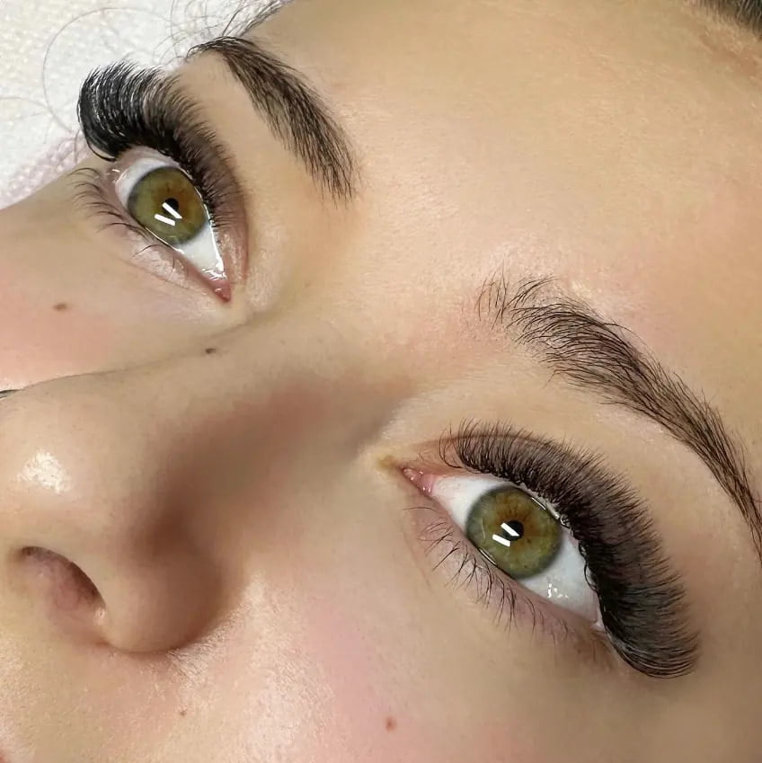 example of expert hybrid lash extensions