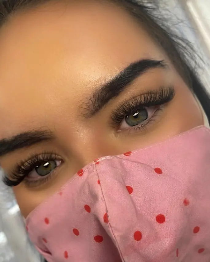 example of fluffy hybrid lash extensions