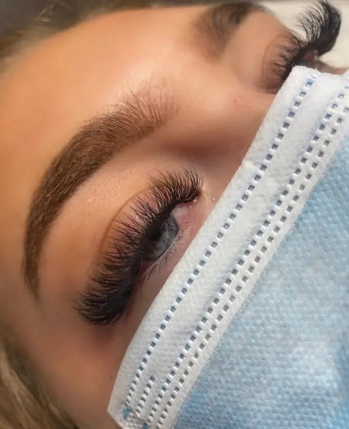 example of hybrid extensions lashes