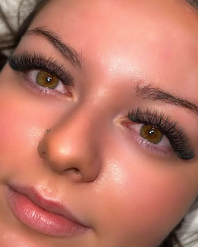 example of hybrid eyelash extension