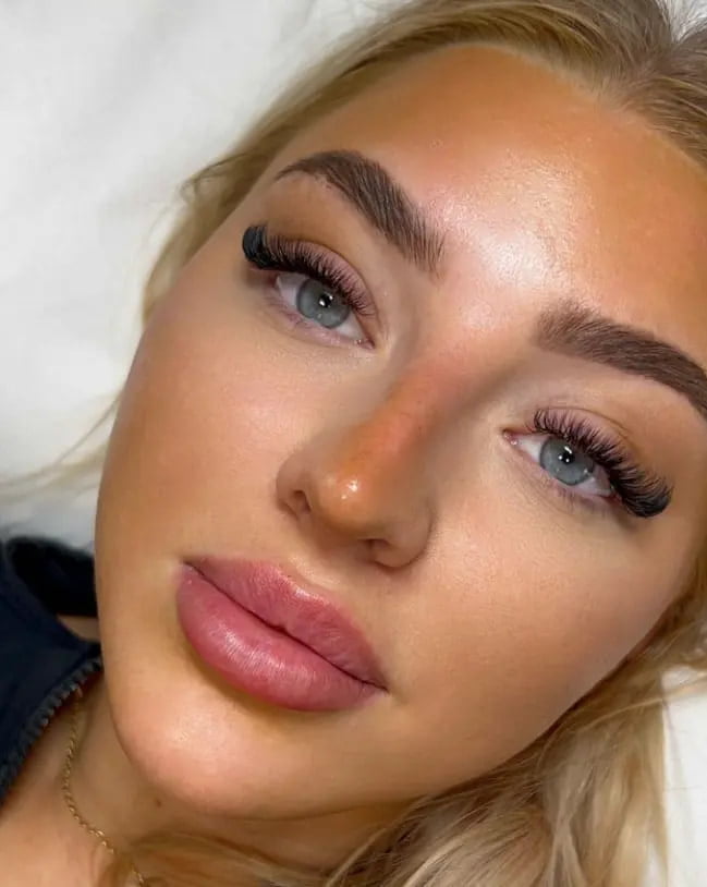 example of hybrid eyelash extensions