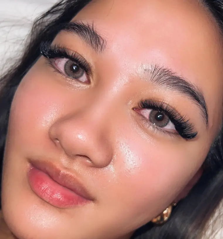 example of hybrid eyelash