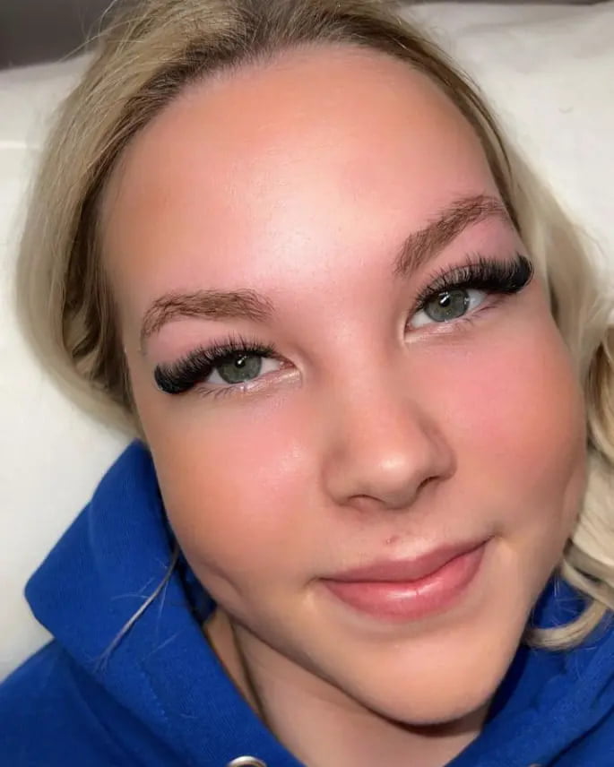 example of hybrid lash extension salon