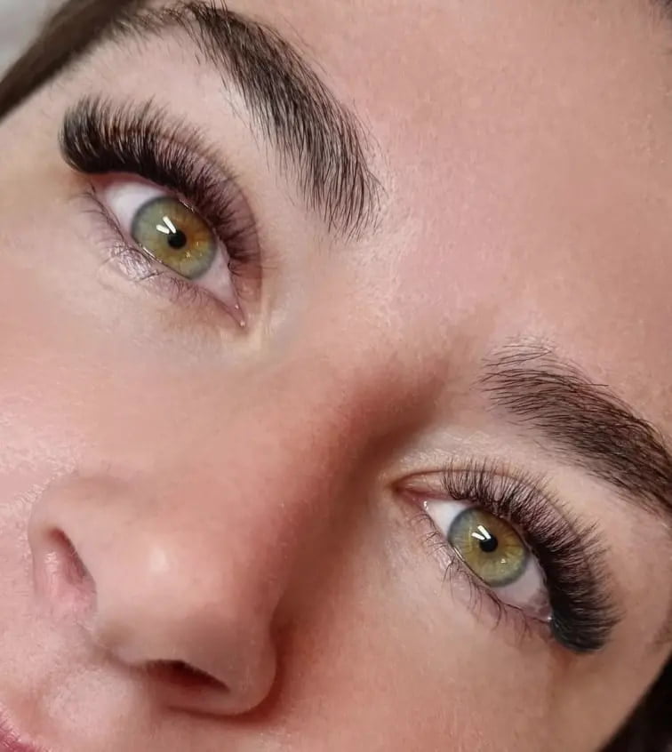 example of hybrid lash extensions near me