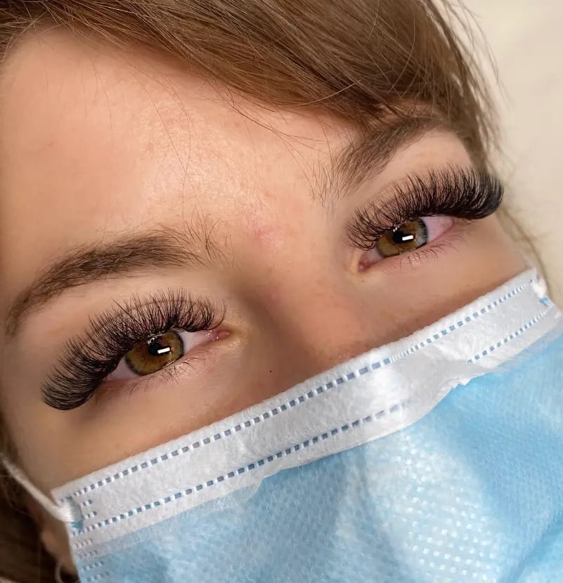 example of hybrid lashes extensions