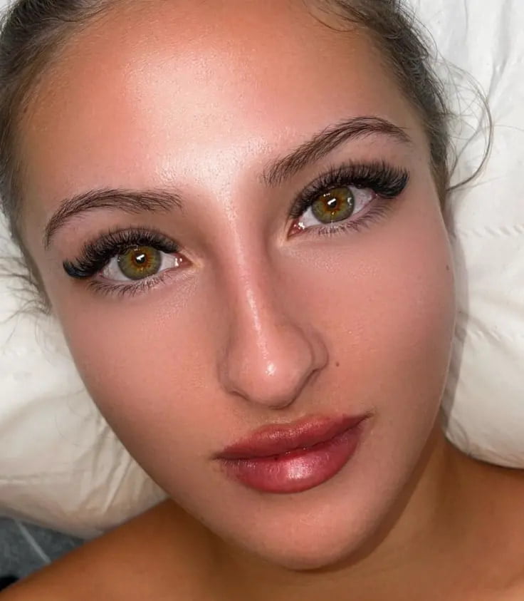 example of hybrid lashes extensions