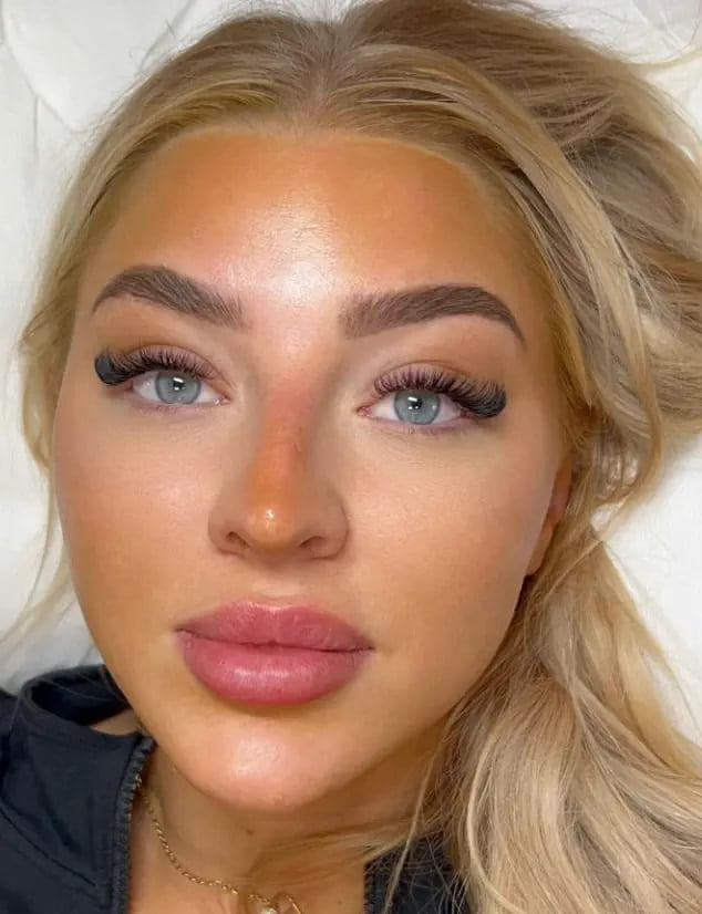 example of hybrid eyelash extensions