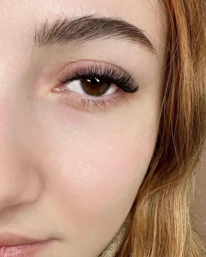 example of hybrids eyelash extensions