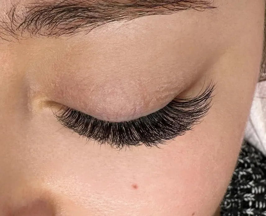 example of hybrids lash extensions