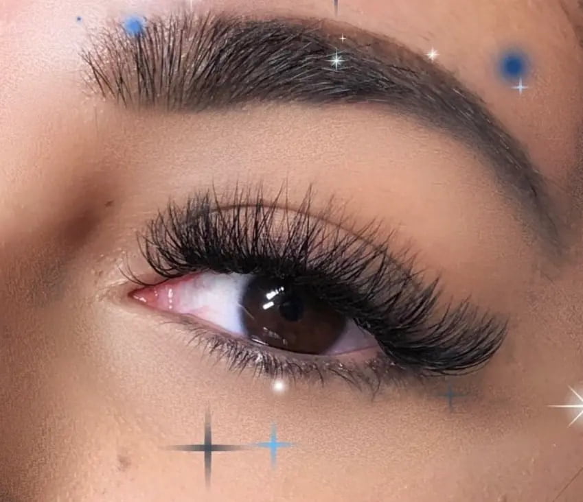 example of natural look hybrid lashes