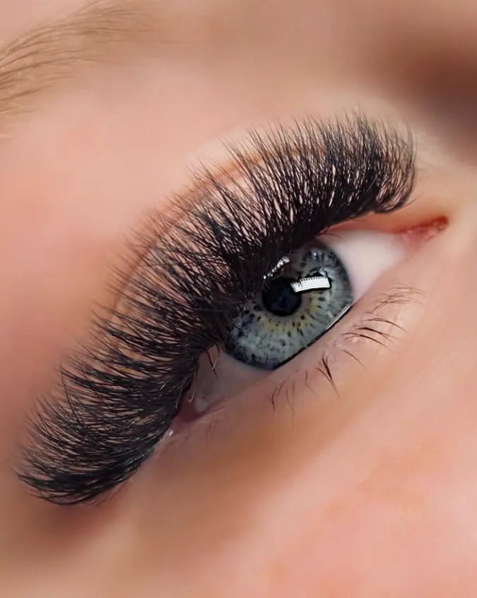 example of professional hybrid lash extensions