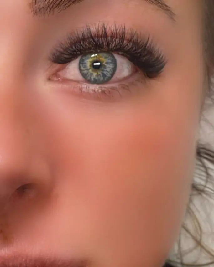 example of top hybrid lash extensions