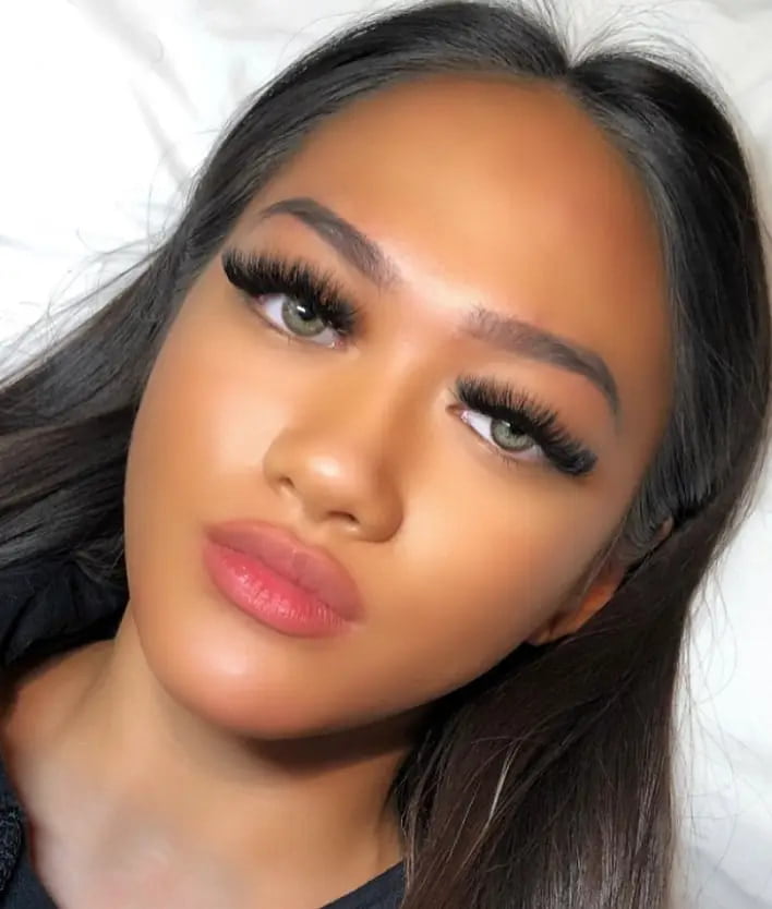 example of eyelashes russian