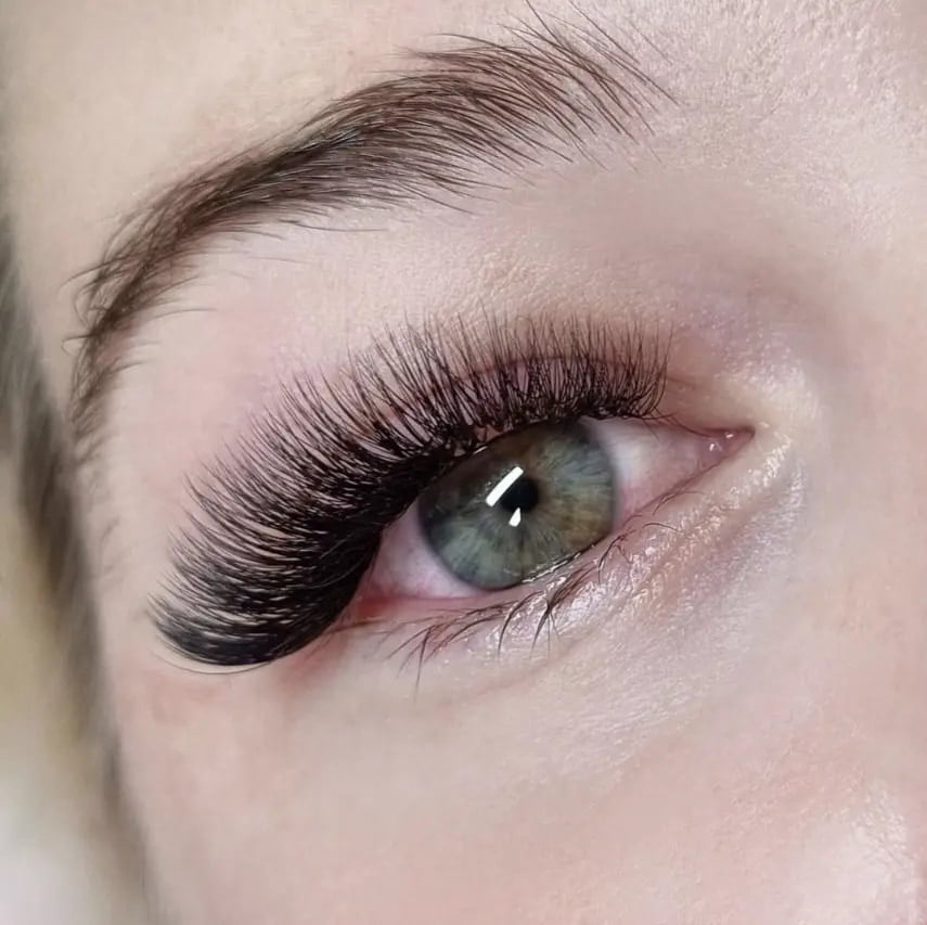 example of natural russian eyelash extensions