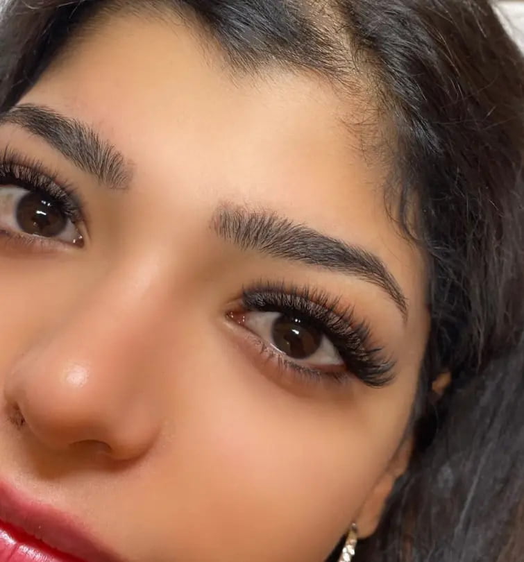 example of russian lashes wispy