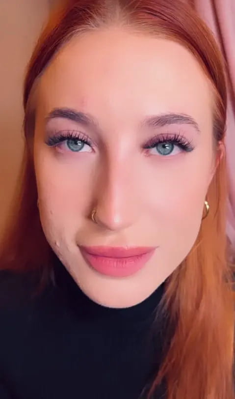 example of wispy russian eyelash extensions