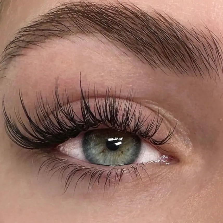 example of wispy classic lash