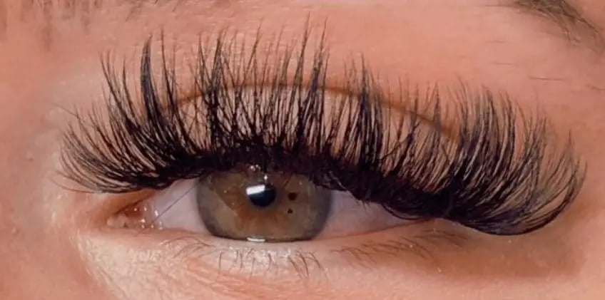 example of wispy hybrid lash